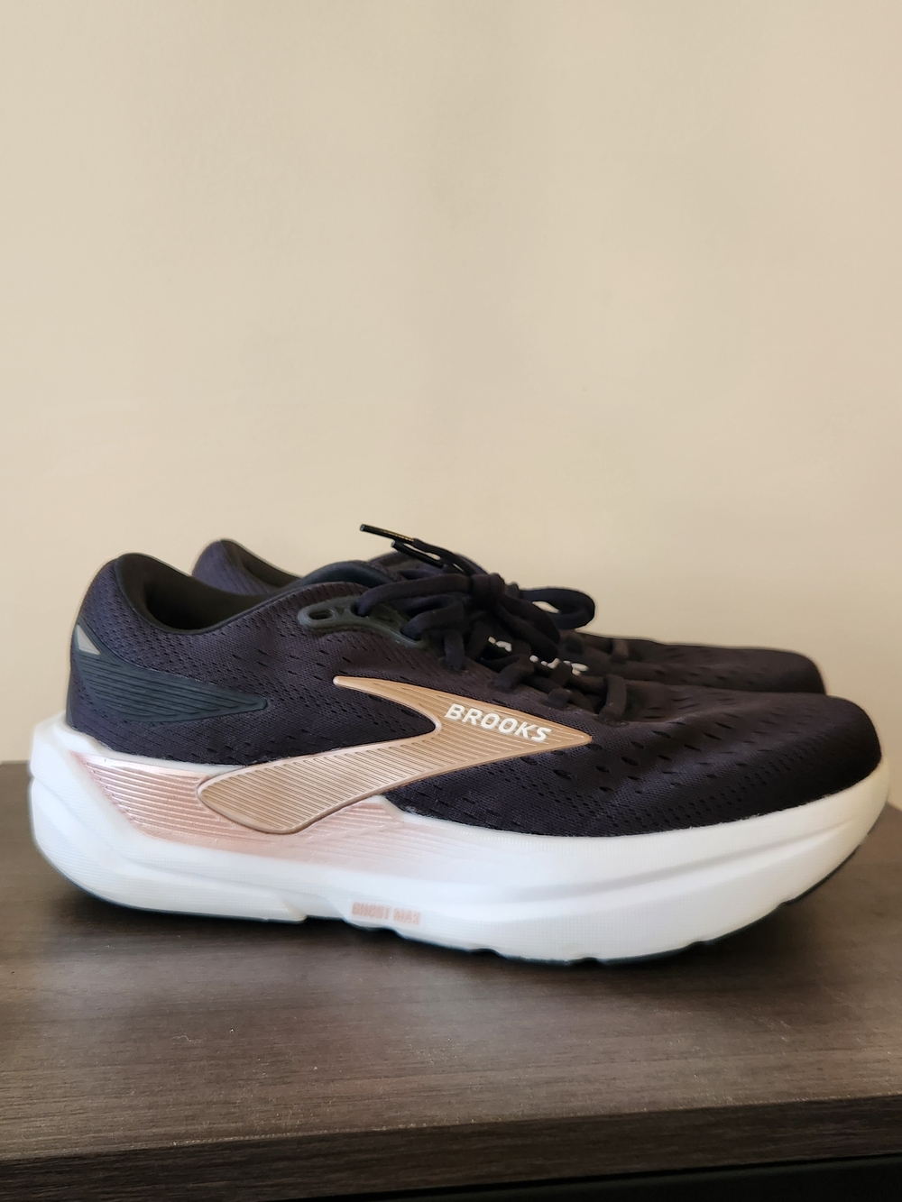 Womens Brooks Ghost Max 3 Running Walking Shoes Size 9